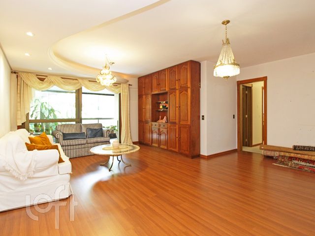 Apartamento com 145m², 3 dormitórios, 1 suíte, 2 vagas, Rio Branco em Porto Alegre