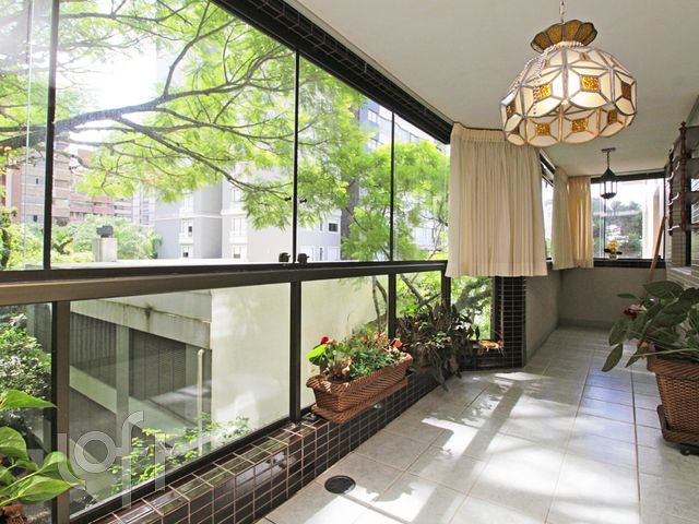 Apartamento com 145m², 3 dormitórios, 1 suíte, 2 vagas, Rio Branco em Porto Alegre