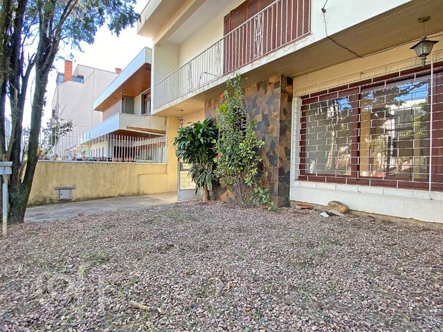 Casa com 264m², 4 dormitórios, 1 suíte, 3 vagas, Chácara das Pedras em Porto Alegre