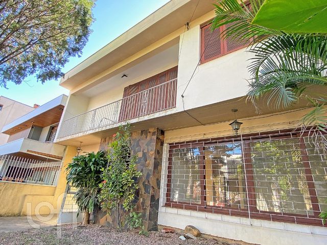 Casa com 264m², 4 dormitórios, 1 suíte, 3 vagas, Chácara das Pedras em Porto Alegre