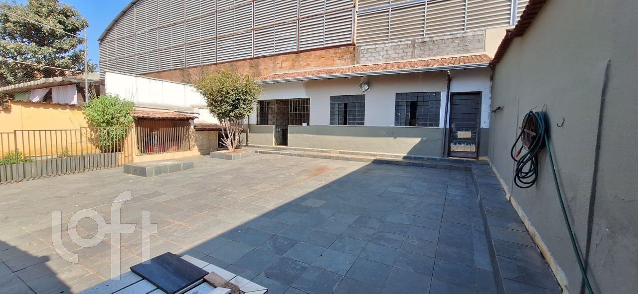 Casa à venda com 4 quartos, 350m² - Foto 2