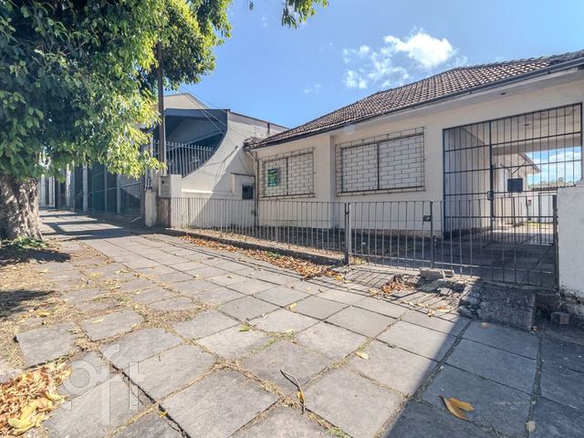 Casa com 145m², 3 dormitórios, 1 suíte, Vila Ipiranga em Porto Alegre