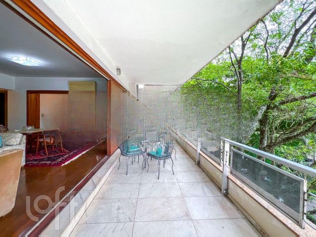 Apartamento com 258m², 3 dormitórios, 1 suíte, 2 vagas, Petrópolis em Porto Alegre