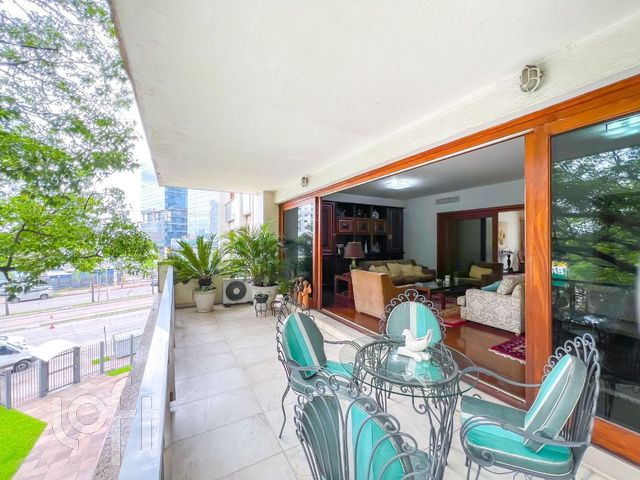 Apartamento com 258m², 3 dormitórios, 1 suíte, 2 vagas, Petrópolis em Porto Alegre