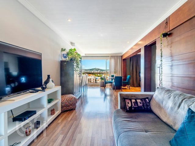 Apartamento com 110m², 3 dormitórios, 1 suíte, 2 vagas, Petrópolis em Porto Alegre