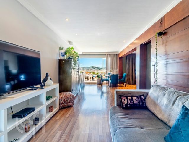 Apartamento com 110m², 3 dormitórios, 1 suíte, 2 vagas, Petrópolis em Porto Alegre