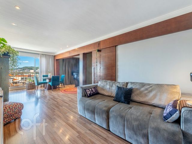 Apartamento com 110m², 3 dormitórios, 1 suíte, 2 vagas, Petrópolis em Porto Alegre