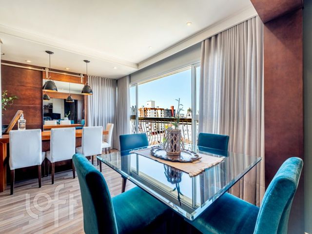 Apartamento com 110m², 3 dormitórios, 1 suíte, 2 vagas, Petrópolis em Porto Alegre