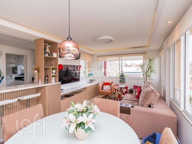 Apartamento com 77m², 2 dormitórios, 1 suíte, 2 vagas, Petrópolis em Porto Alegre