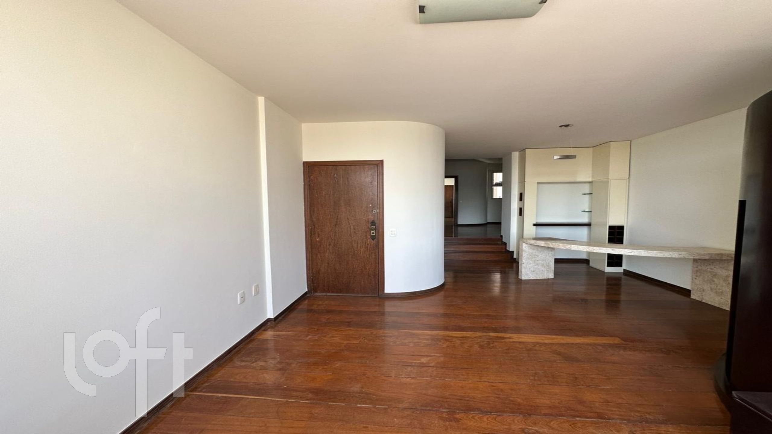 Apartamento à venda com 4 quartos, 180m² - Foto 1