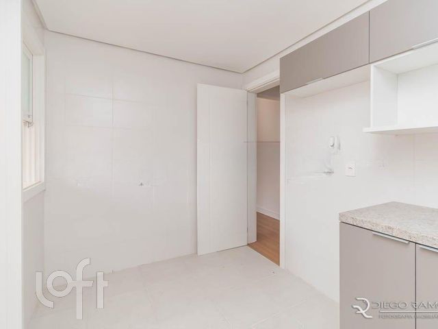 Apartamento com 90m², 3 dormitórios, 1 suíte, 2 vagas, Higienópolis em Porto Alegre