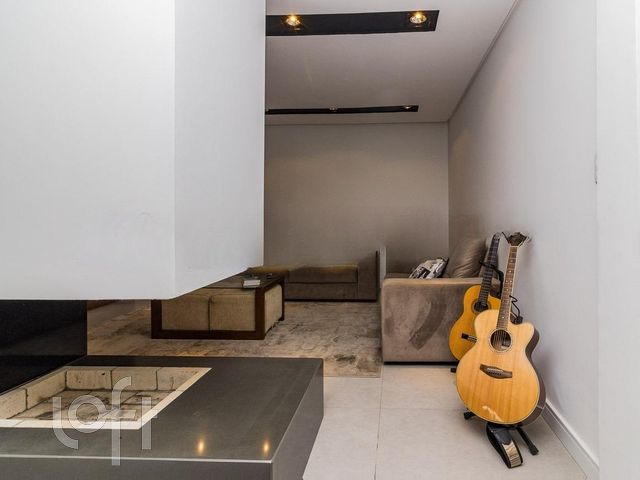 Casa com 310m², 4 dormitórios, 3 suítes, 4 vagas, Chácara das Pedras em Porto Alegre