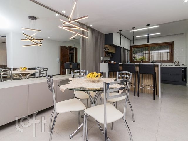 Casa com 310m², 4 dormitórios, 3 suítes, 4 vagas, Chácara das Pedras em Porto Alegre