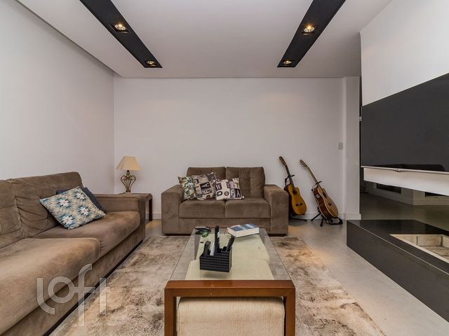 Casa com 310m², 4 dormitórios, 3 suítes, 4 vagas, Chácara das Pedras em Porto Alegre