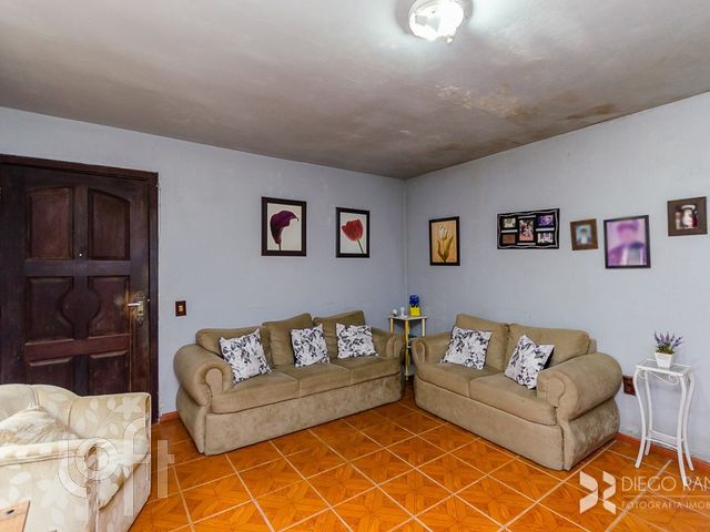 Casa com 369m², 3 dormitórios, 1 suíte, 2 vagas, Jardim Botânico em Porto Alegre