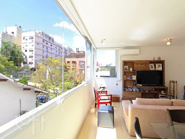 Apartamento com 75m², 2 dormitórios, 1 suíte, 1 vaga, Rio Branco em Porto Alegre