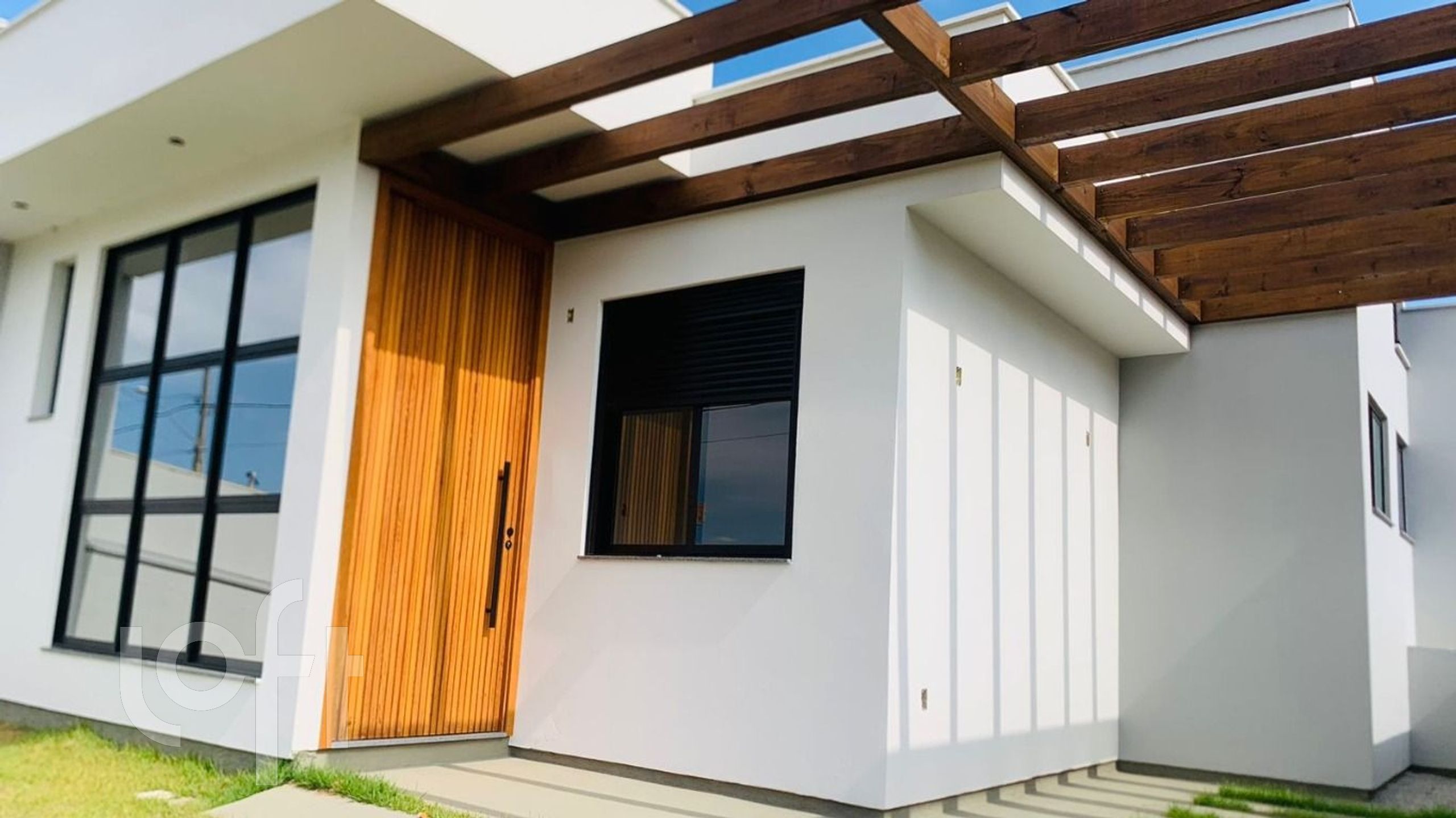 Casa à venda em Forquilhas com 104 m², 3 quartos, 1 suíte, 1 vaga