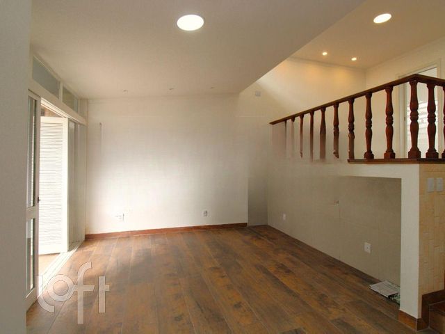 Casa com 213m², 3 dormitórios, 1 suíte, 2 vagas, Vila Ipiranga em Porto Alegre