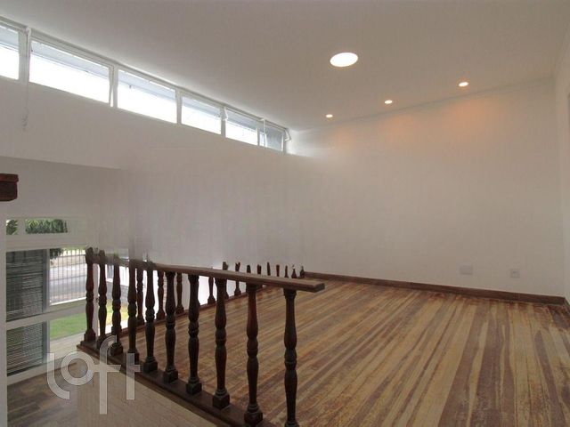 Casa com 213m², 3 dormitórios, 1 suíte, 2 vagas, Vila Ipiranga em Porto Alegre