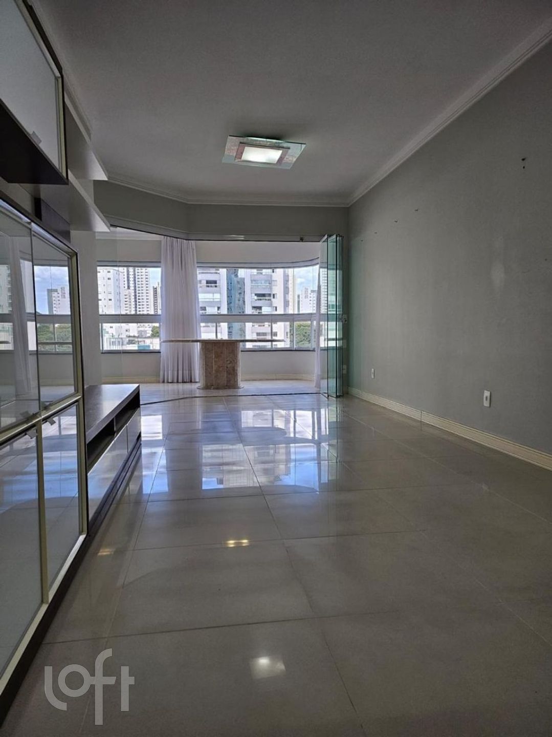Apartamento à venda em Pioneiros com 163 m², 3 quartos, 1 suíte, 3 vagas
