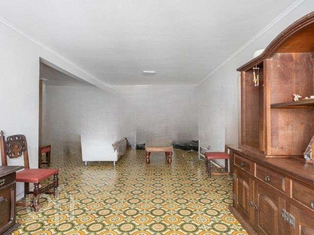 Apartamento com 116m², 3 dormitórios, 1 suíte, 2 vagas, Floresta em Porto Alegre