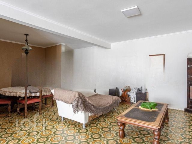 Apartamento com 116m², 3 dormitórios, 1 suíte, 2 vagas, Floresta em Porto Alegre