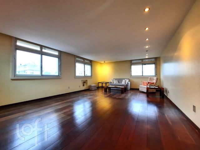 Apartamento com 184m², 4 dormitórios, 1 suíte, 2 vagas, Bom Fim em Porto Alegre