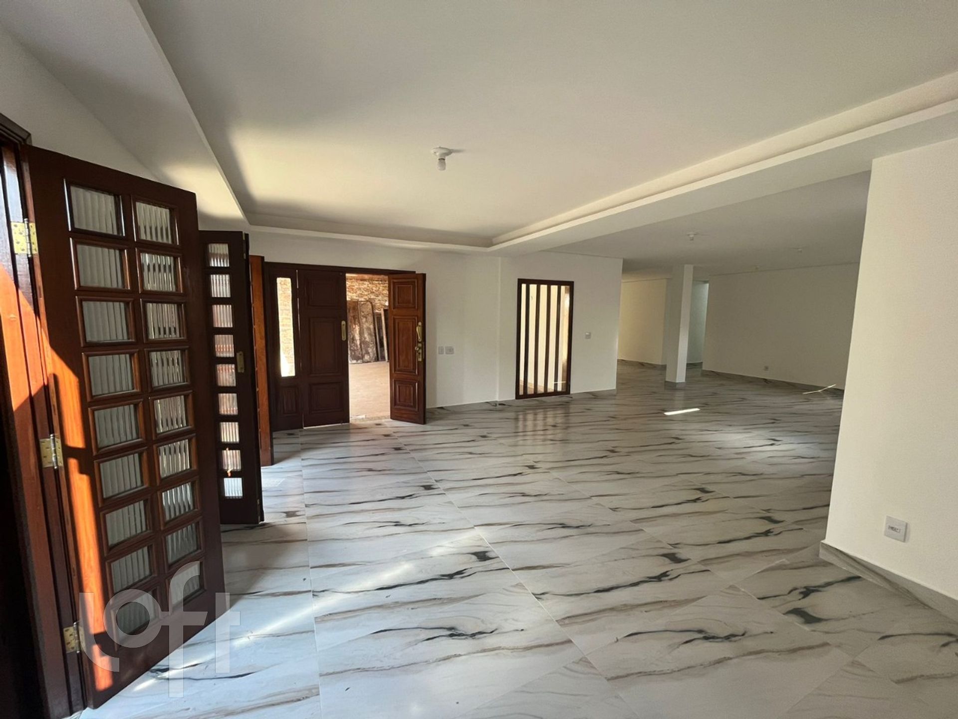 Casa à venda com 4 quartos, 312m² - Foto 2