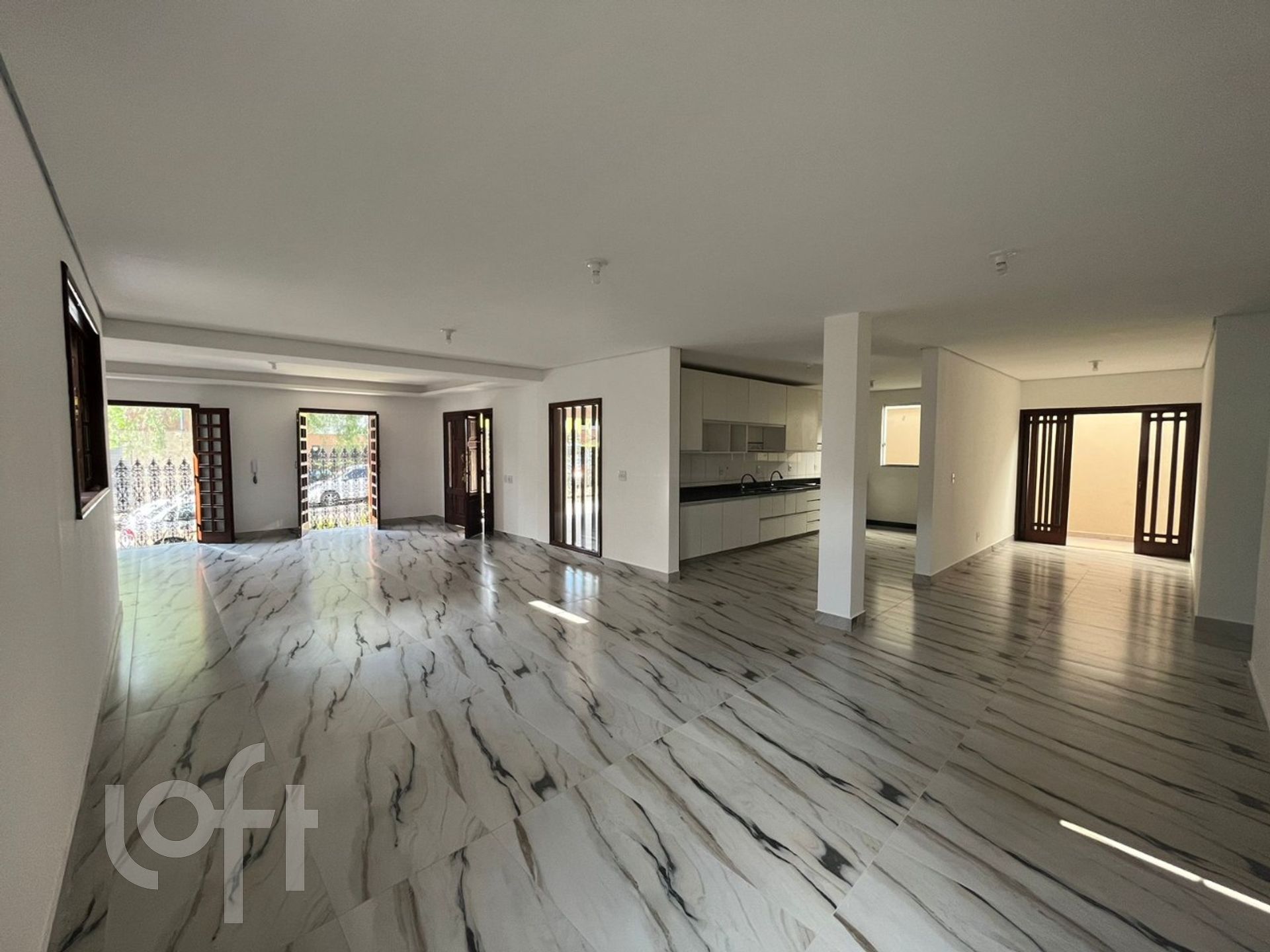 Casa à venda com 4 quartos, 312m² - Foto 3