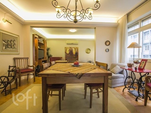 Apartamento com 155m², 4 dormitórios, 1 suíte, Independência em Porto Alegre