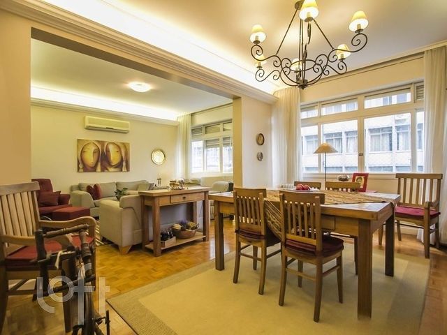 Apartamento com 155m², 4 dormitórios, 1 suíte, Independência em Porto Alegre