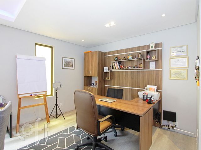 Apartamento com 123m², 3 dormitórios, 1 suíte, 1 vaga, Petrópolis em Porto Alegre