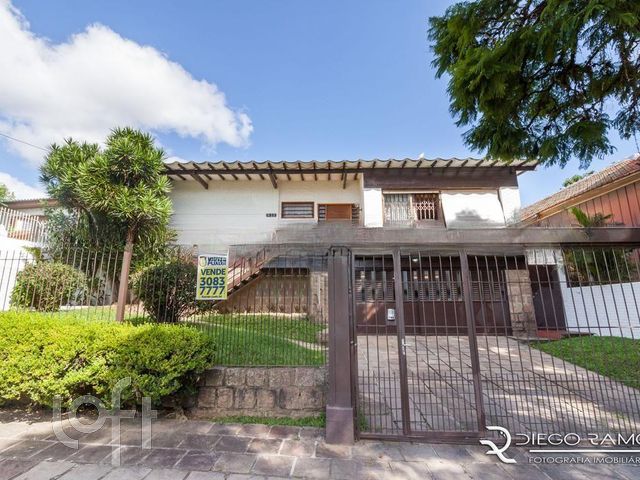 Casa com 327m², 3 dormitórios, 1 suíte, 5 vagas, Chácara das Pedras em Porto Alegre