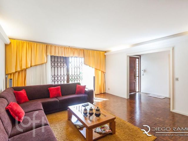 Casa com 327m², 3 dormitórios, 1 suíte, 5 vagas, Chácara das Pedras em Porto Alegre