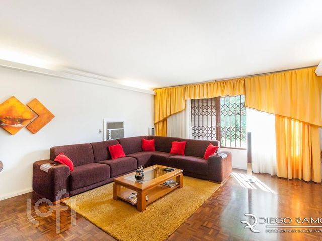 Casa com 327m², 3 dormitórios, 1 suíte, 5 vagas, Chácara das Pedras em Porto Alegre