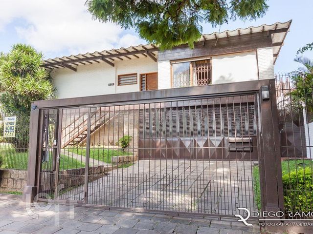 Casa com 327m², 3 dormitórios, 1 suíte, 5 vagas, Chácara das Pedras em Porto Alegre