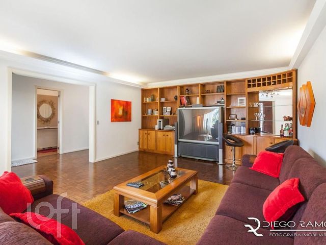 Casa com 327m², 3 dormitórios, 1 suíte, 5 vagas, Chácara das Pedras em Porto Alegre