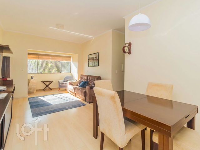 Apartamento com 78m², 2 dormitórios, 1 suíte, 2 vagas, Petrópolis em Porto Alegre