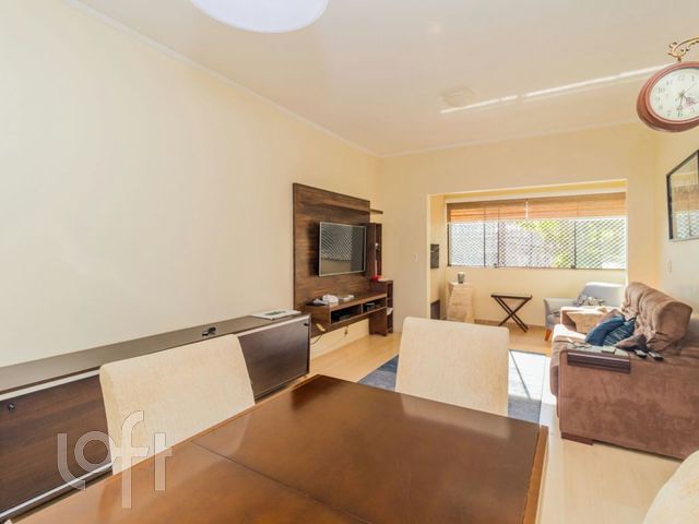 Apartamento com 78m², 2 dormitórios, 1 suíte, 2 vagas, Petrópolis em Porto Alegre