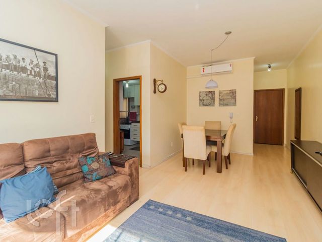 Apartamento com 78m², 2 dormitórios, 1 suíte, 2 vagas, Petrópolis em Porto Alegre