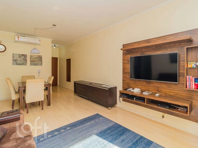 Apartamento com 78m², 2 dormitórios, 1 suíte, 2 vagas, Petrópolis em Porto Alegre