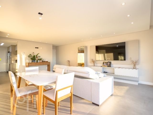 Apartamento com 108m², 3 dormitórios, 1 suíte, 2 vagas, Vila Ipiranga em Porto Alegre