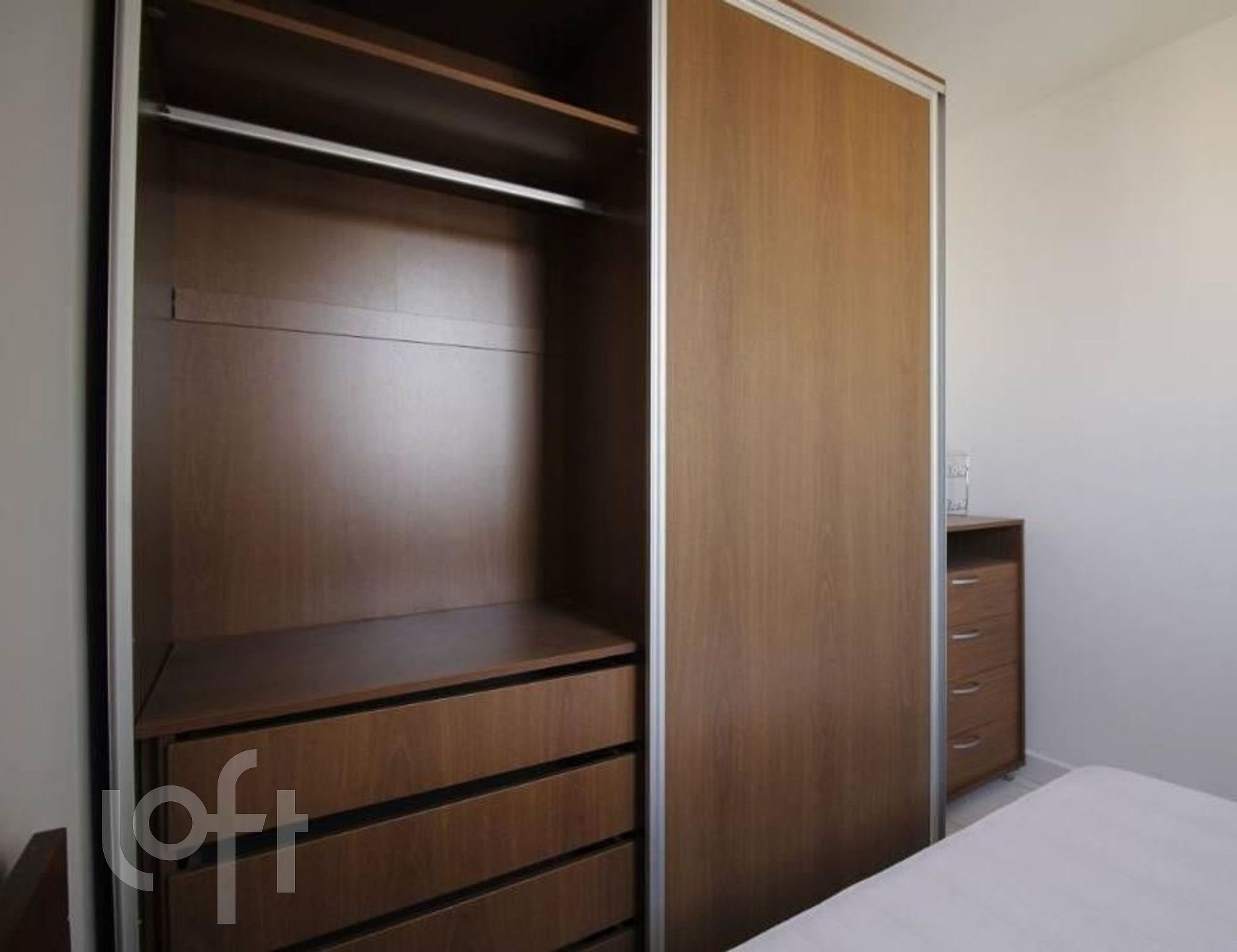 Apartamento à venda com 1 quarto, 33m² - Foto 2