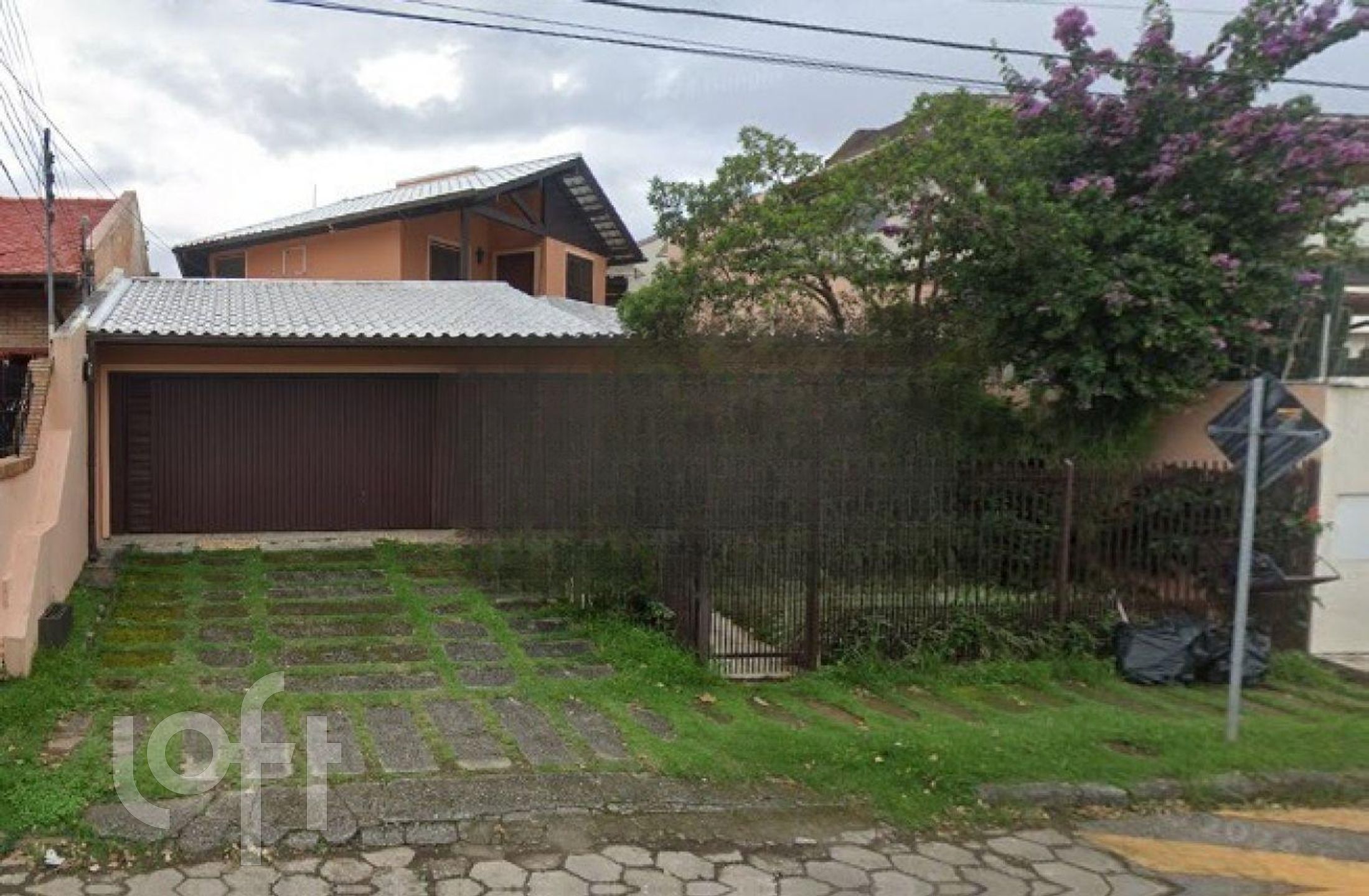 Casa Residencial com 231m², 4 quartos, 1 suíte, 4 garagens, no bairro Santa Mônica em Florianópolis