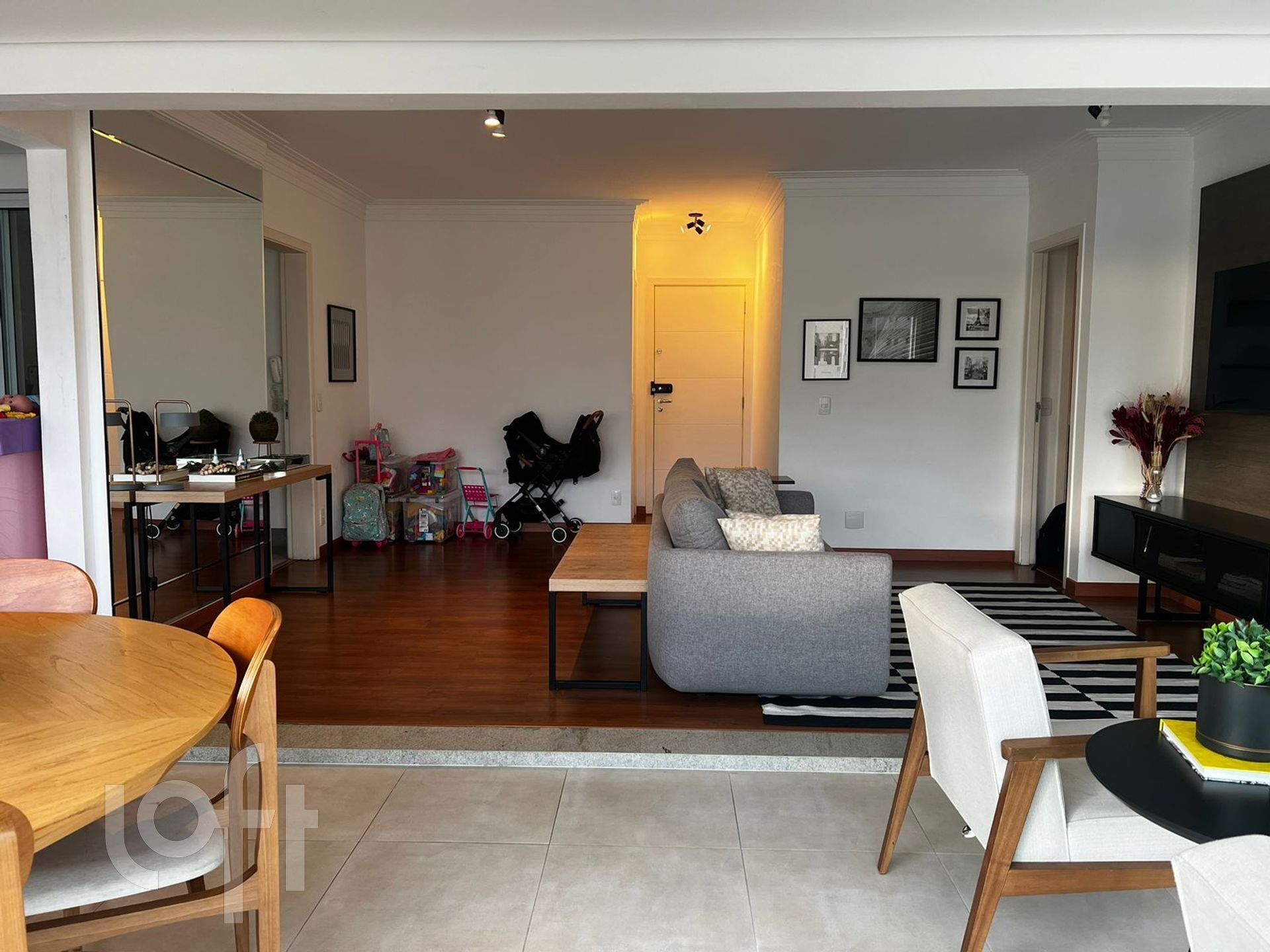 Apartamento à venda com 3 quartos, 135m² - Foto 2