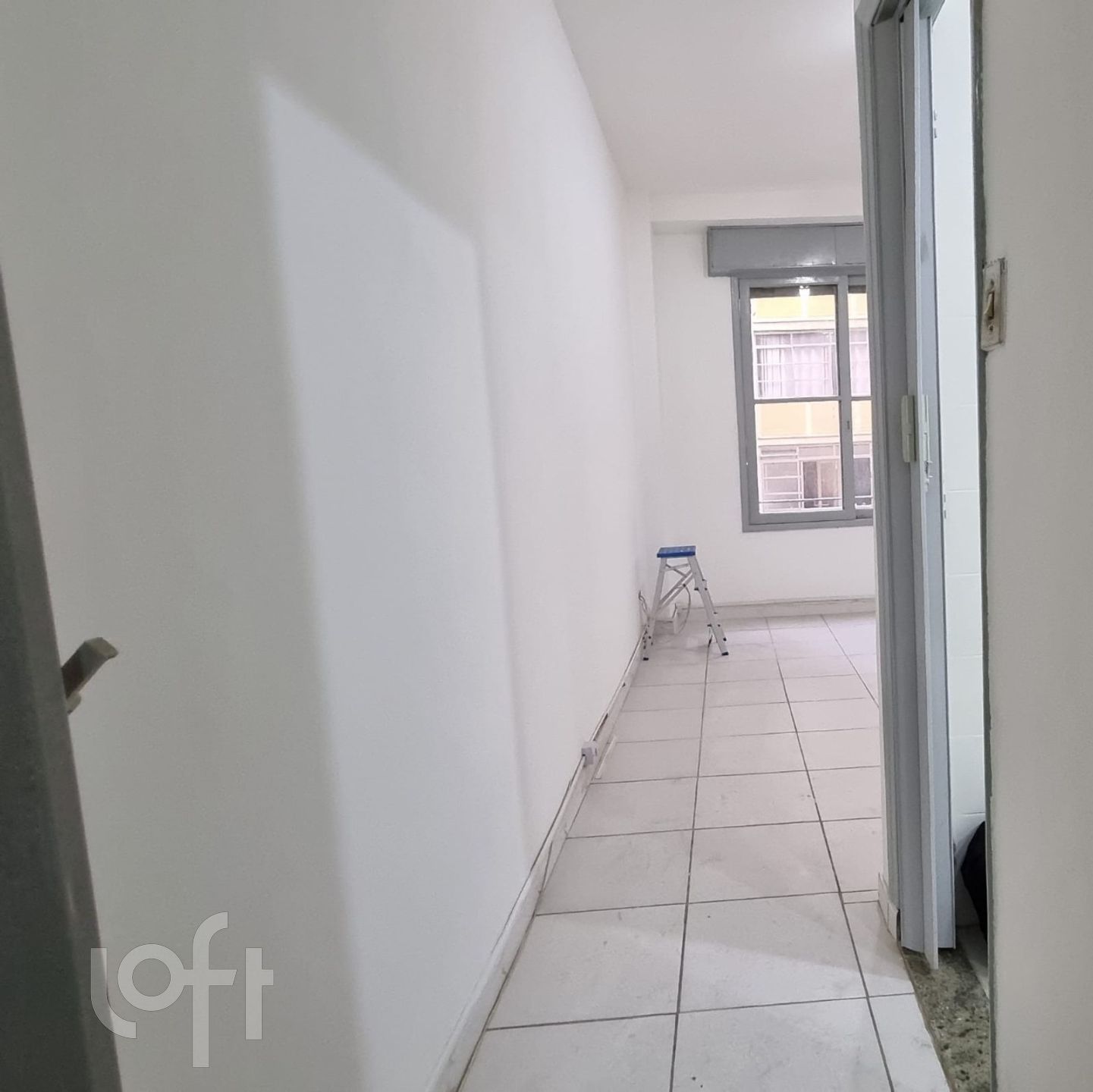 Apartamento à venda com 1 quarto, 32m² - Foto 2