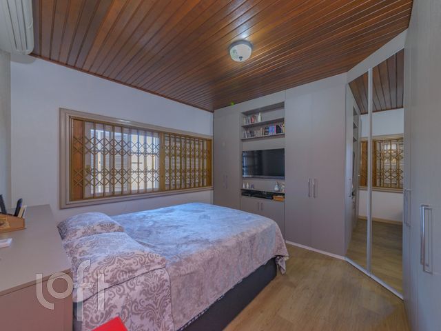 Casa com 128m², 3 dormitórios, 2 suítes, 4 vagas, Vila Ipiranga em Porto Alegre