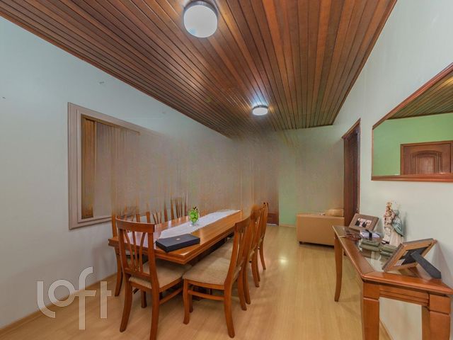 Casa com 128m², 3 dormitórios, 2 suítes, 4 vagas, Vila Ipiranga em Porto Alegre