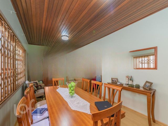 Casa com 128m², 3 dormitórios, 2 suítes, 4 vagas, Vila Ipiranga em Porto Alegre