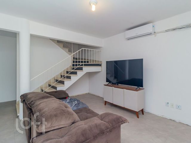 Casa com 170m², 5 dormitórios, 3 vagas, São João em Porto Alegre